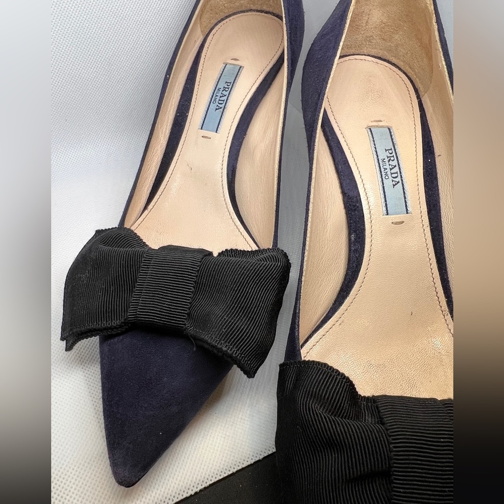 PRADA Suede Bow Accents Pumps
Size: 9 | IT 39